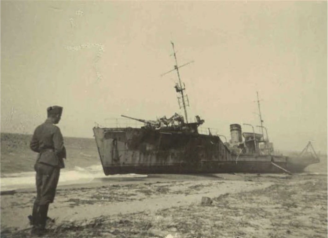 Иллюстрация к книге — Живые! Помните погибших моряков! Книга 2 [book-illustration-42.webp]