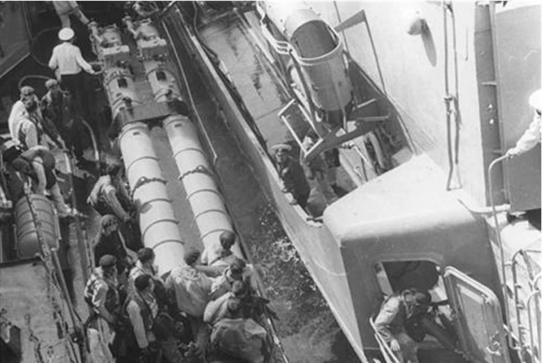 Иллюстрация к книге — Живые! Помните погибших моряков! Книга 2 [book-illustration-79.webp]