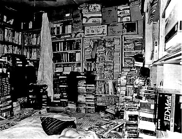 Иллюстрация к книге — Человек-крыса. История маньяка Цутому Миядзаки [book-illustration-3.webp]