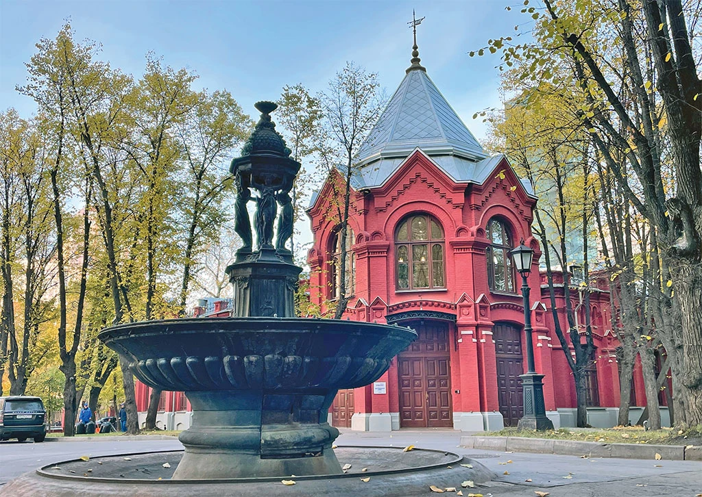 Иллюстрация к книге — Галерея Москва. Шедевры знаменитых мастеров на улицах столицы [book-illustration-142.webp]