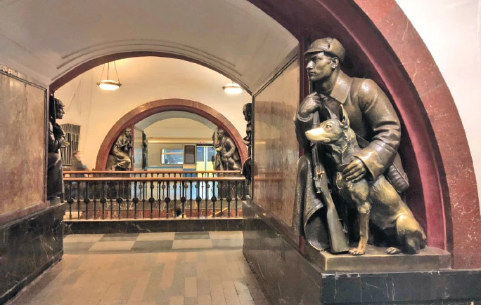 Иллюстрация к книге — Галерея Москва. Шедевры знаменитых мастеров на улицах столицы [book-illustration-227.webp]