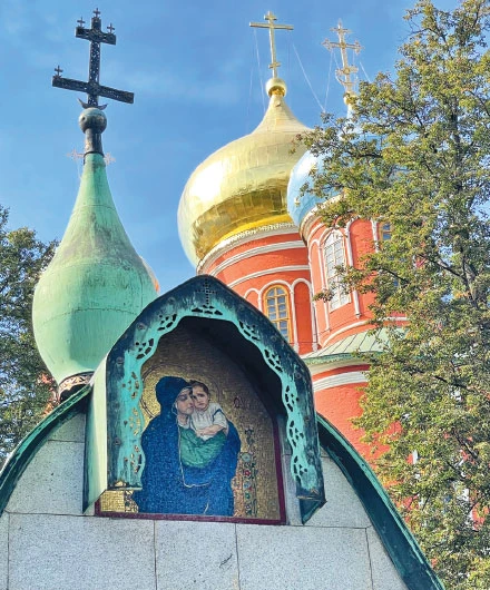 Иллюстрация к книге — Галерея Москва. Шедевры знаменитых мастеров на улицах столицы [book-illustration-259.webp]